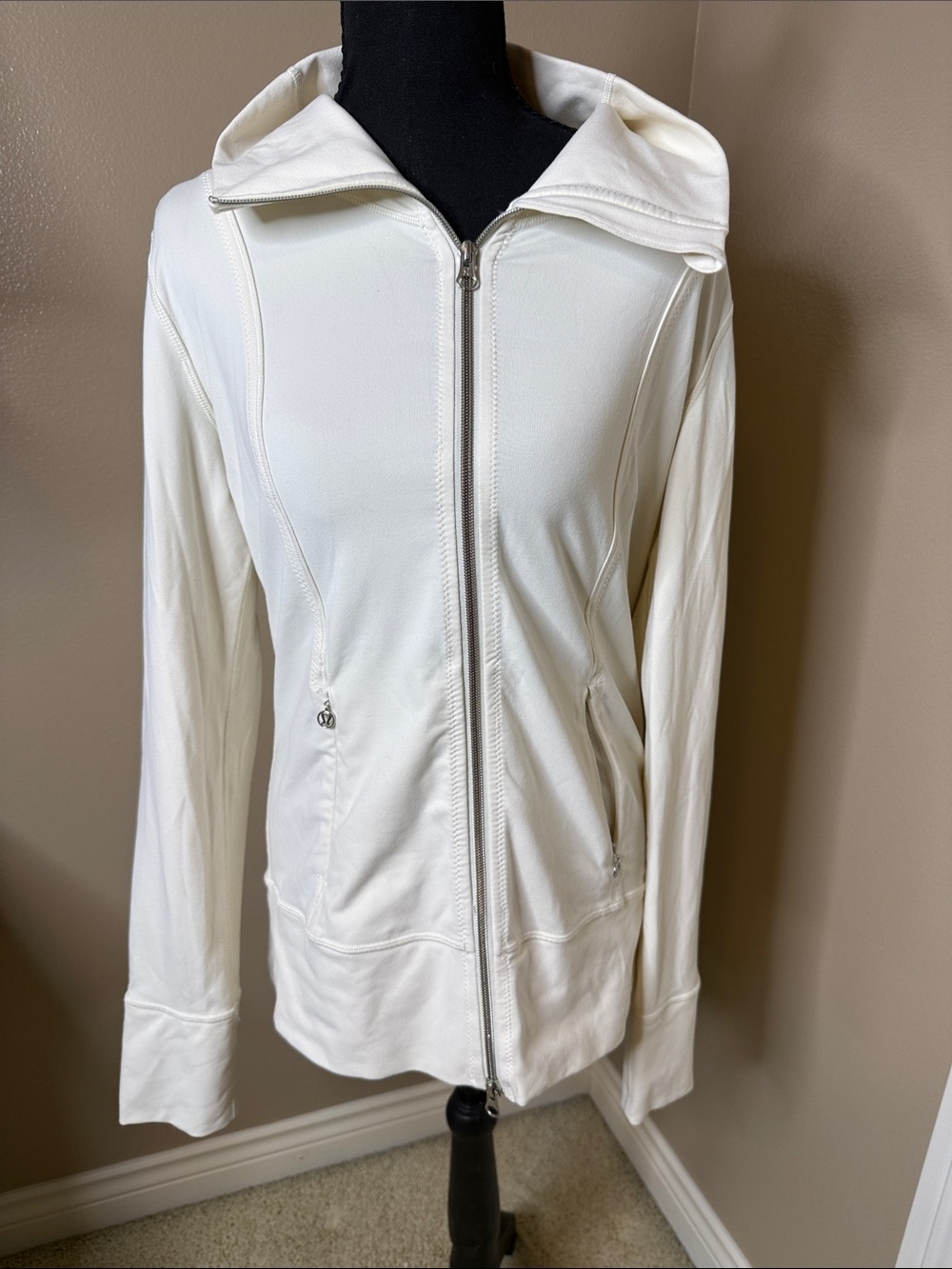 Lululemon Women’s White Zip-Up Hooded Jacket